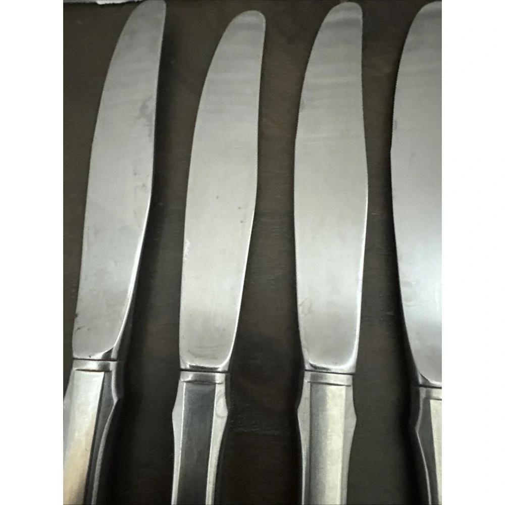 Oneida Ltd Silversmiths BENNINGTON Silver Plate DINNER KNIVES, 8 7/8